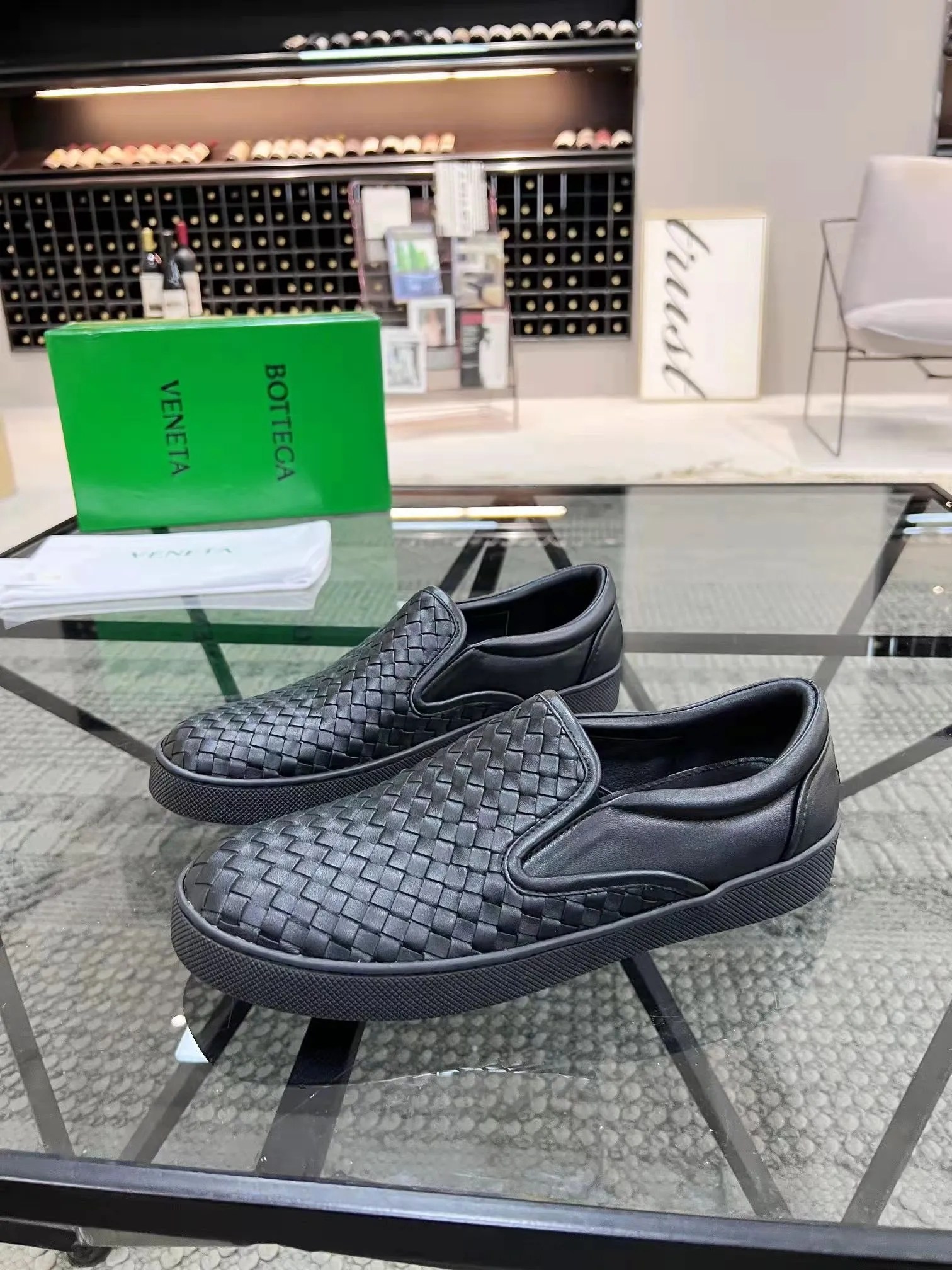 Men's men's shoes 💰420 [New style] 🎍🎍⚠️BOTTEGA VENETA) BV fashionable and casual classic, classic on sale ⬆️⬆️! (High quality) only better than genuine products from counters! Top handcrafted woven decoration [strong]💯💯 Breathable mesh lining plus mixed sheepskin and original latex feet! Genuine rubber anti-slip outsole! ! Super comfortable! Welcome to compare the authentic products at the counter! 38 to 44 (45 can be customized